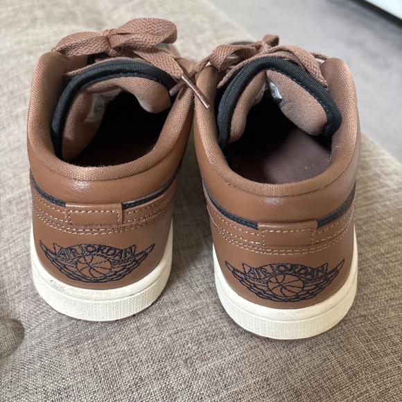 Air Jordan Low 1 - Picture 2 of 4